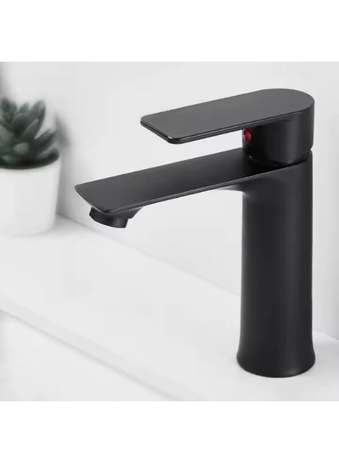 واي دي صنبور حوض حمام عصري بمقبض واحد، مصنوع من النحاس الصلب، يُثبت على سطح الحوض، يتميز بتدفق مياه سلس، ولمسة نهائية متينة، وسهولة التركيب، وهو قطعة فاخرة لحمامك تُضفي لمسة جمالية على منزلك. - Image 1